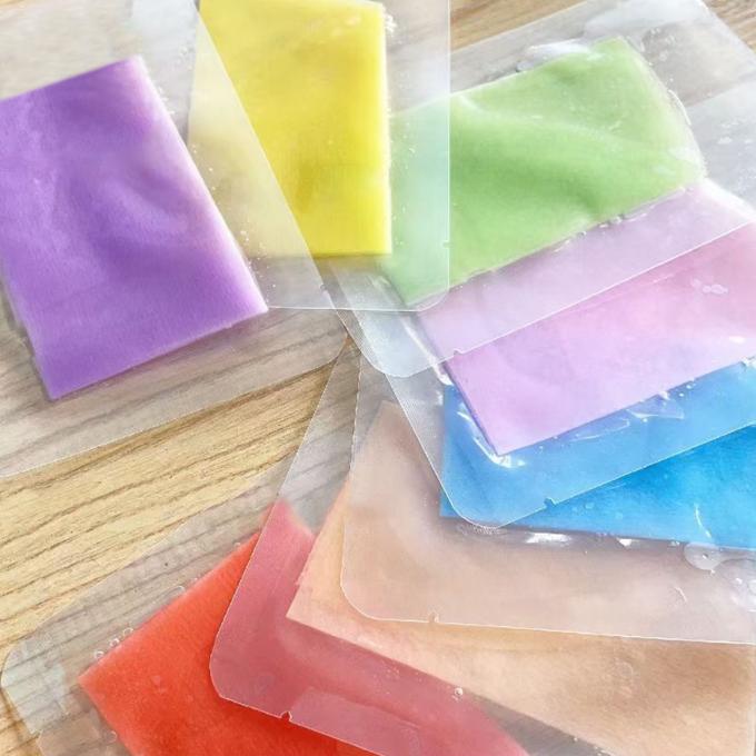 Bir cinsiyetten olmayan cildin nemlenmesi ve aydınlatılması için çok renkli hialuronik asit yüz maskesi 0